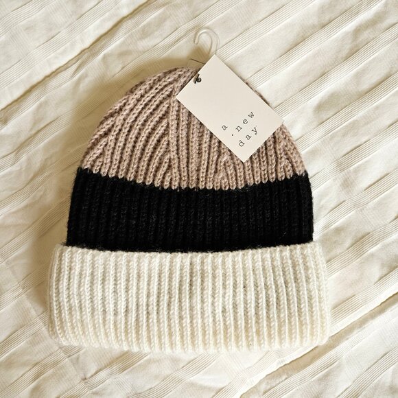 A New Day Women's Knit Beanie Winter Hat Multicolor Striped White/Black/Beige - Picture 4 of 4